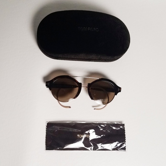 Tom Ford Tortoise Shell Sunglasses - Picture 4 of 8